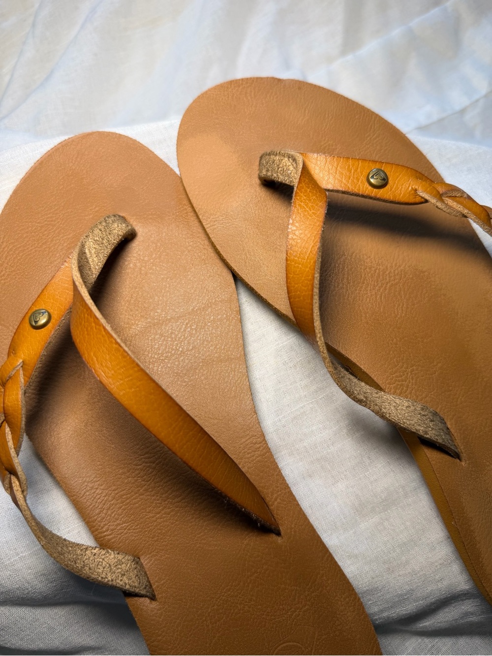 Roxy Women’s Braided Leather Flip Flops - Brown - Picture 1 of 6